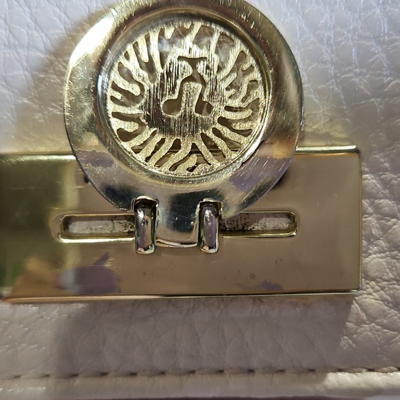 EUC Anne Klein Cream Colored Vegan Leather Croc Clutch With Lion Magnetic Closer - Picture 10 of 10